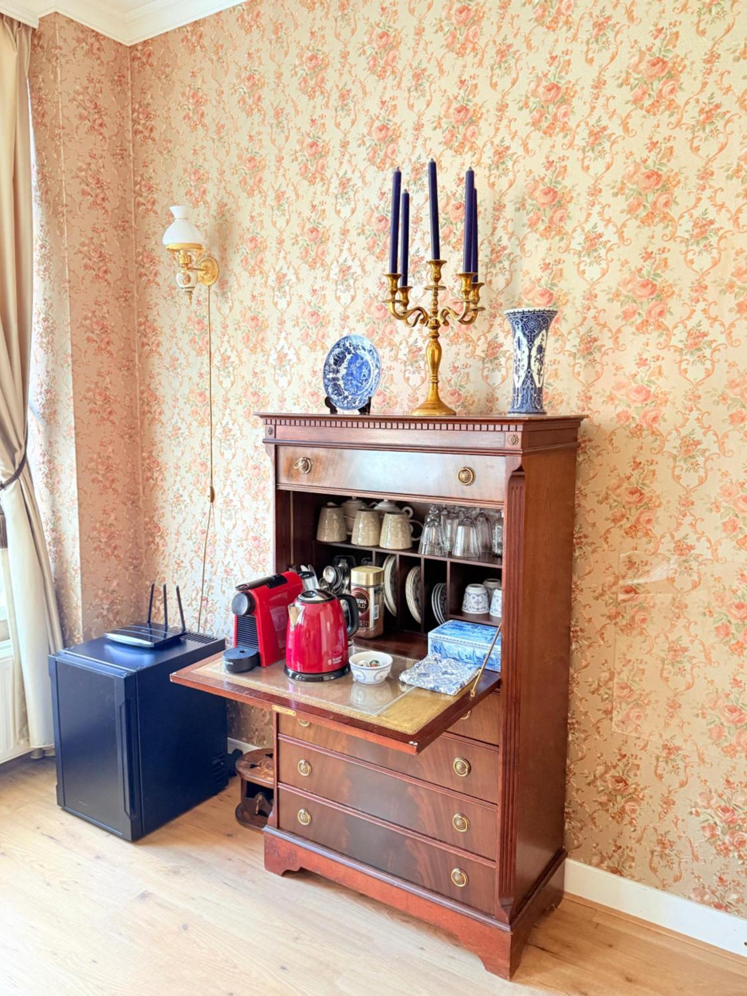 Luxurious Classical Dutch Styled Room In City Centre Of The Hague - Home Stay Bagian luar foto