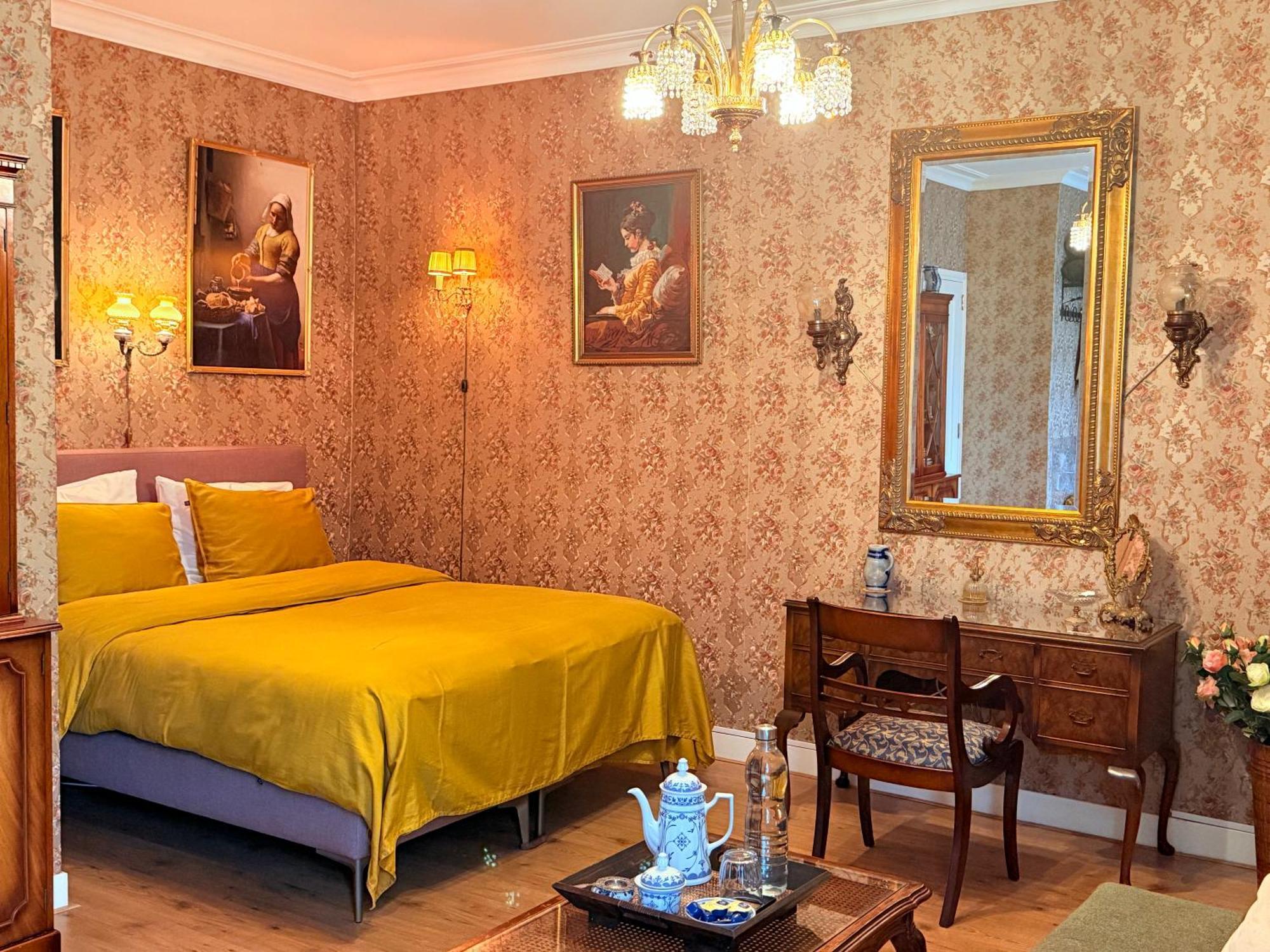 Luxurious Classical Dutch Styled Room In City Centre Of The Hague - Home Stay Bagian luar foto